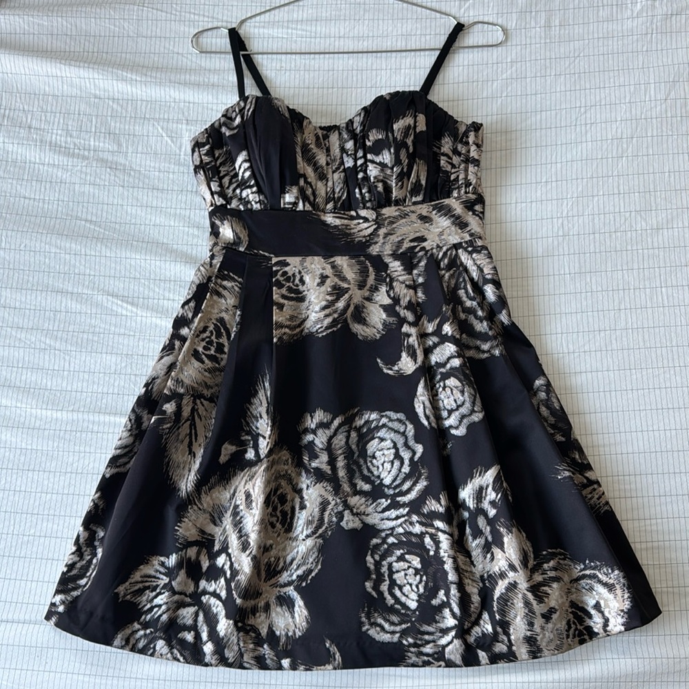 Guess skater dress size 9 fits like regular 8.